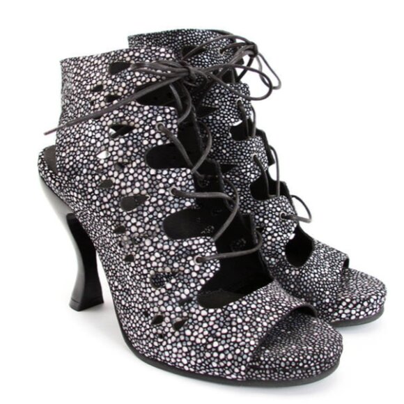 John Fluevog ATTENTIONS  GWEN Black Devilfish Heels Size: 6 - Picture 2 of 7